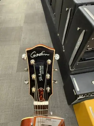 Godin Guitars - G31252 2